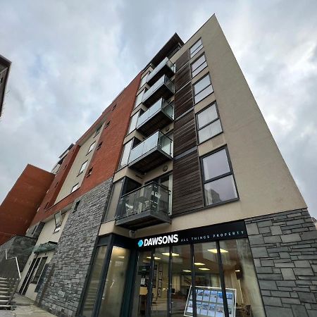 Two Bedroom Luxury Apt With Film Style Swansea Exterior photo