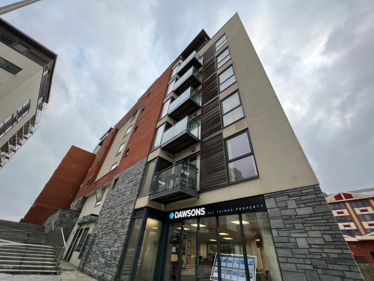 Two Bedroom Luxury Apt With Film Style Swansea Exterior photo